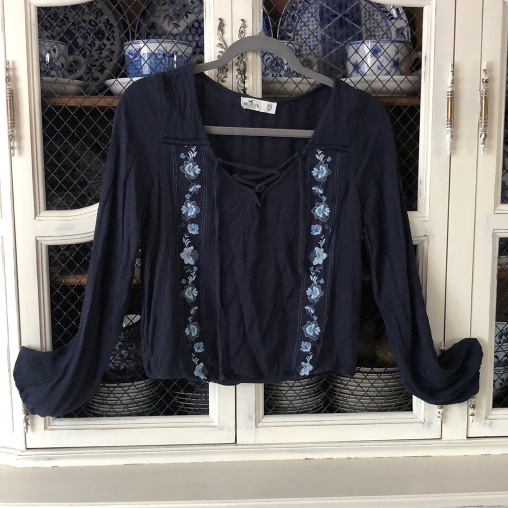 Hollister XS embroidered blue blouse